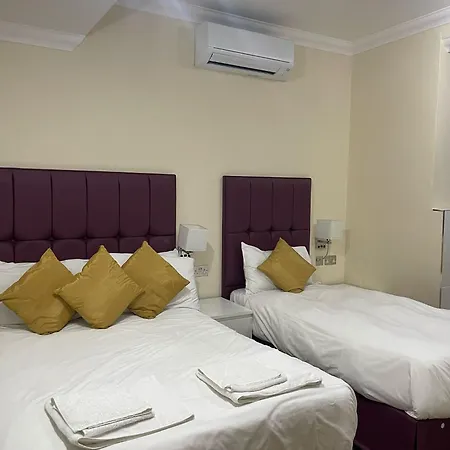 Crompton Guest House Хаунслоу Экстерьер фото