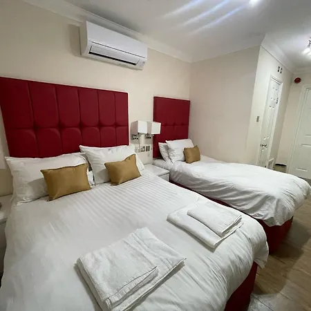 Crompton Guest House Хаунслоу Экстерьер фото