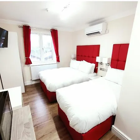 Crompton Guest House Хаунслоу Экстерьер фото