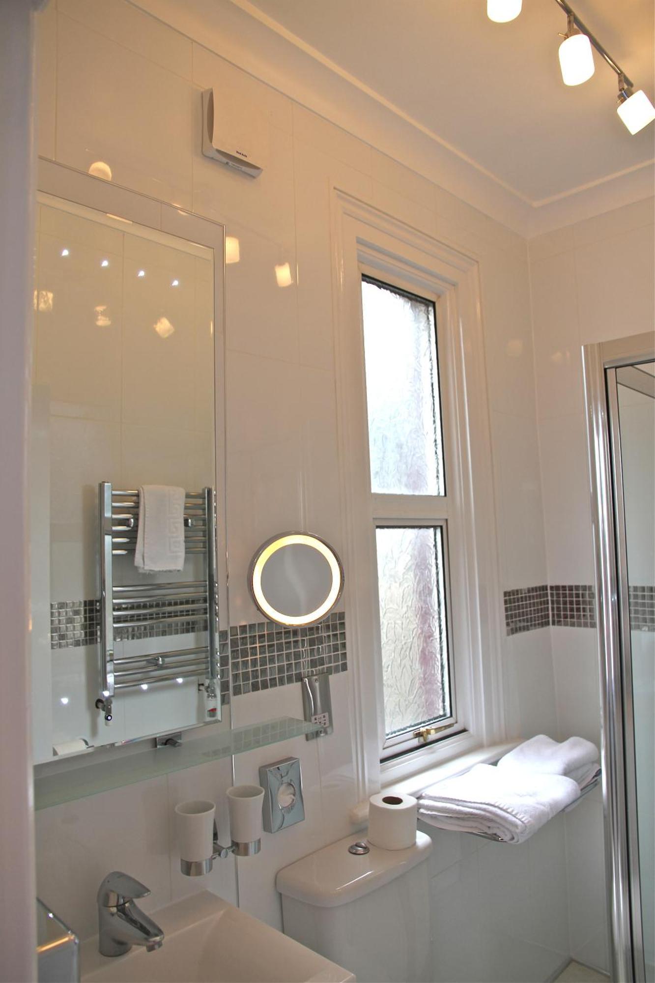 Crompton 4* Hounslow