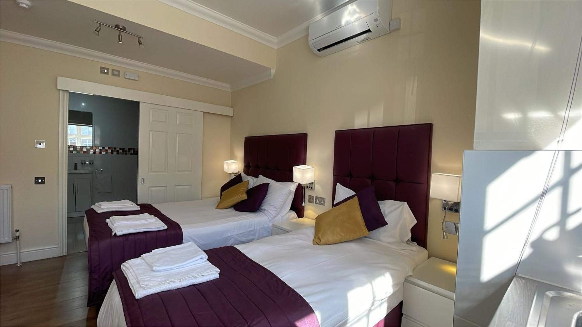 Crompton 4* Hounslow