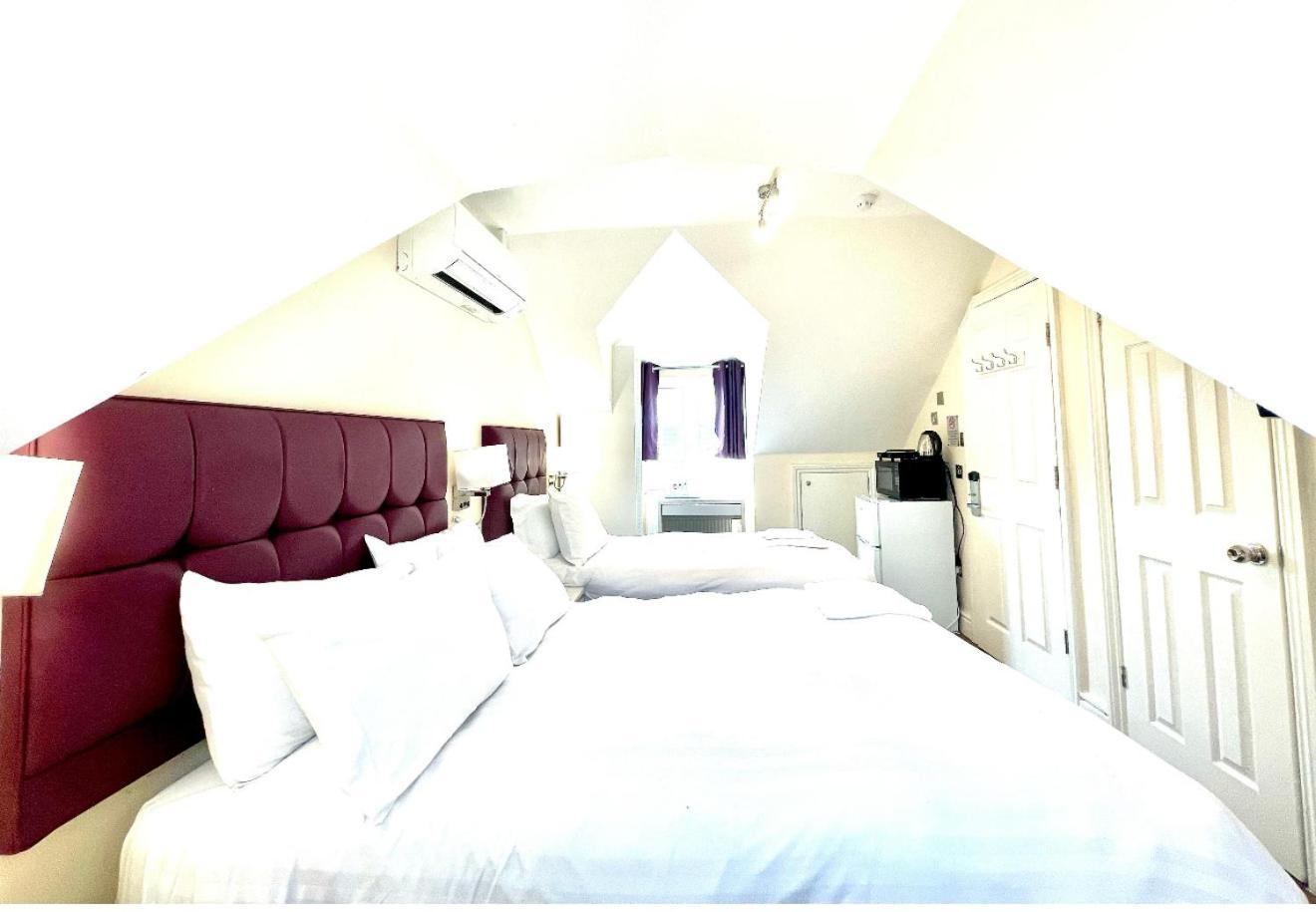 Crompton 4* Хаунслоу