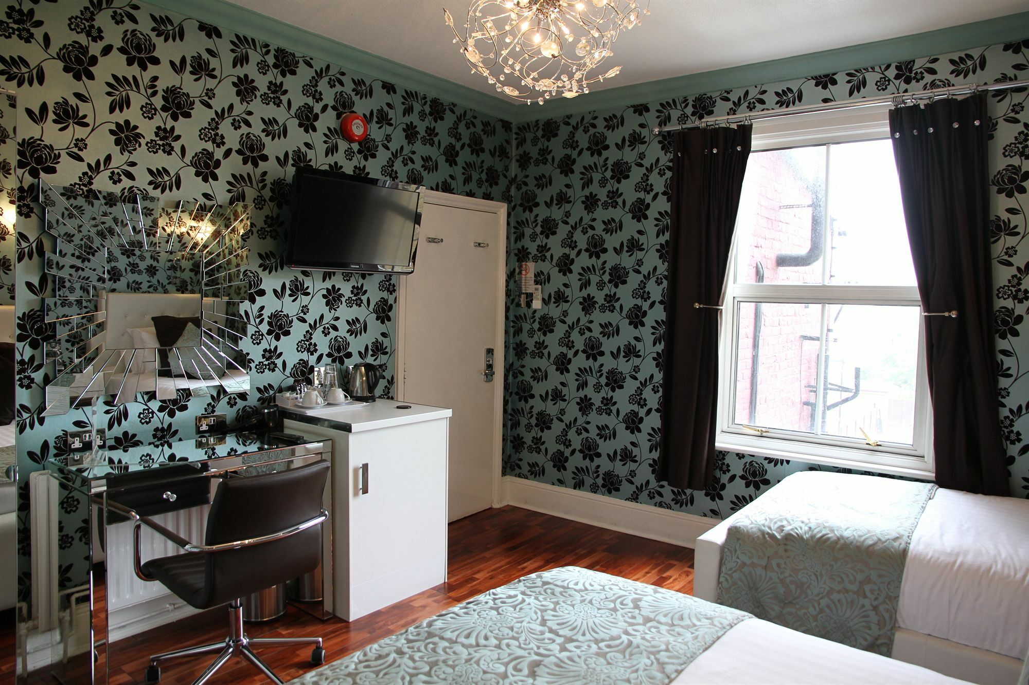 Crompton 4*