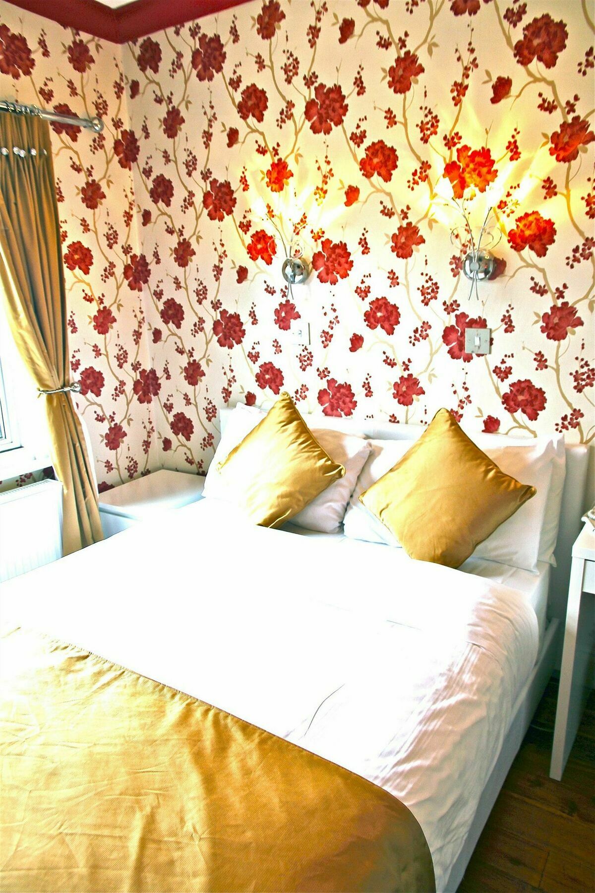 Crompton Gasthof Hounslow